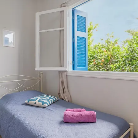 Stenies Little Nook شقة *